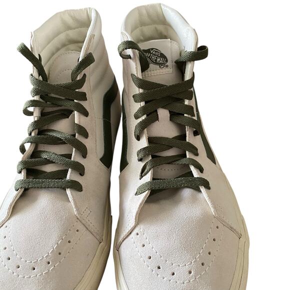 Athletic_Shoes